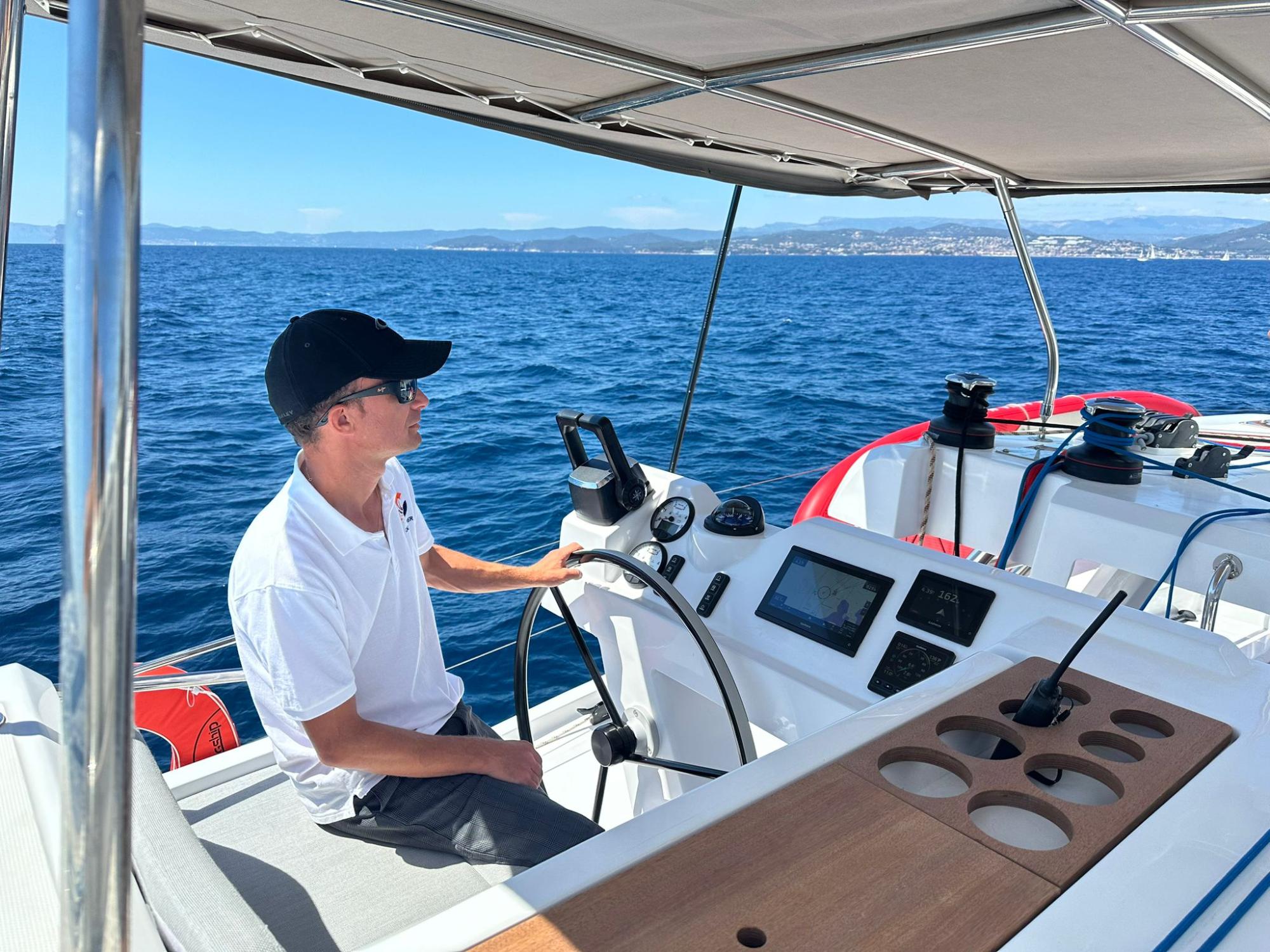 excursion catamaran var