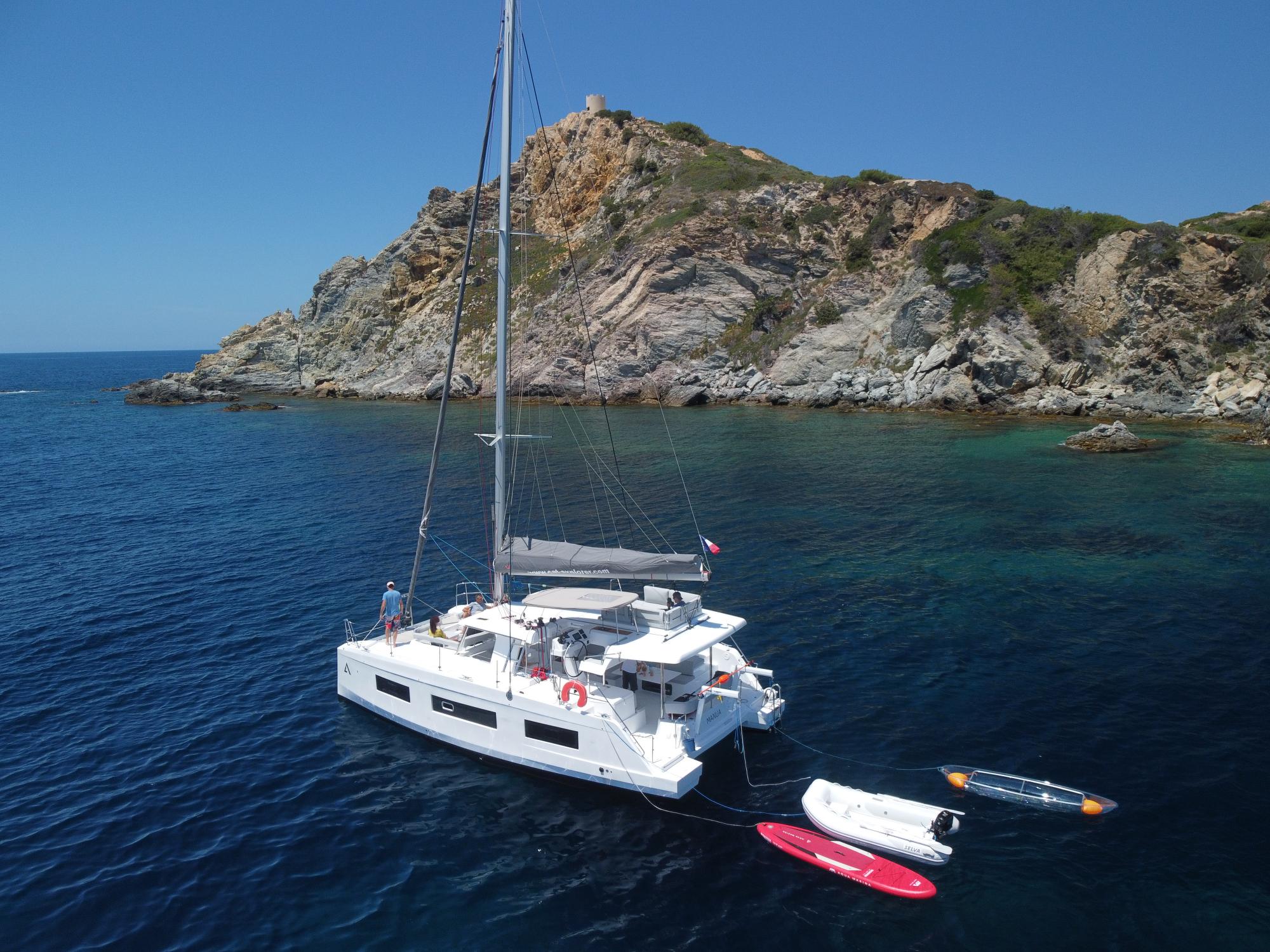 excursion catamaran var